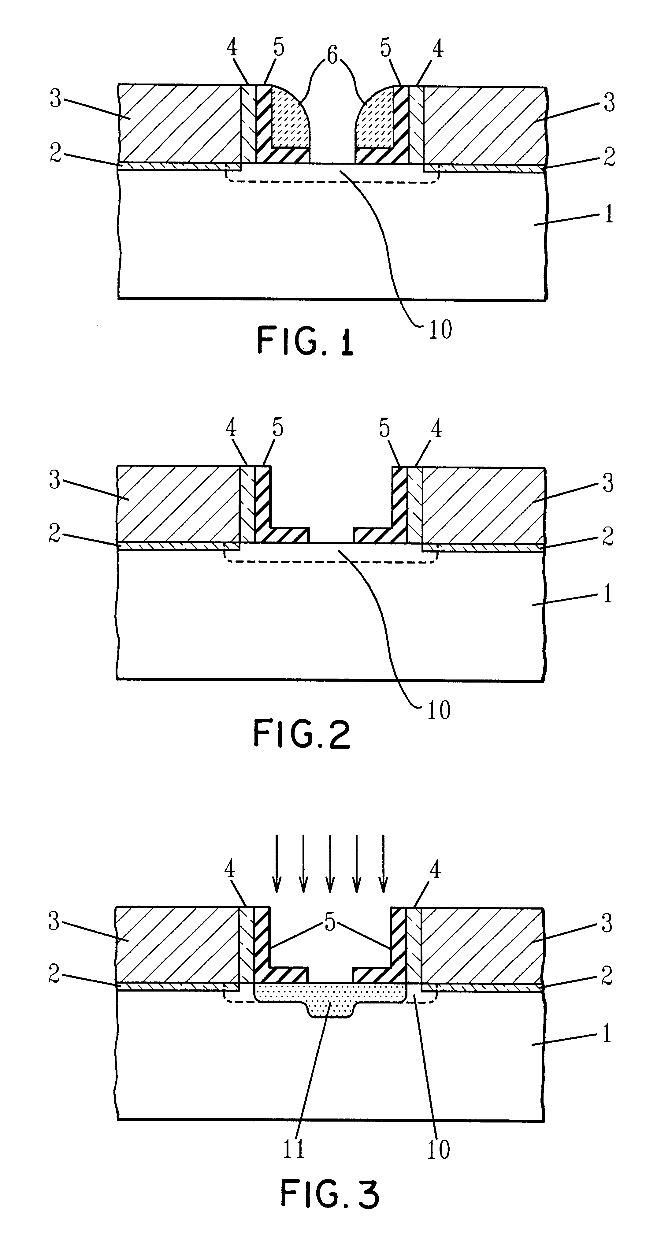 Semiconductor structure having reduced silicide resistance between closely spaced gates and method of fabrication