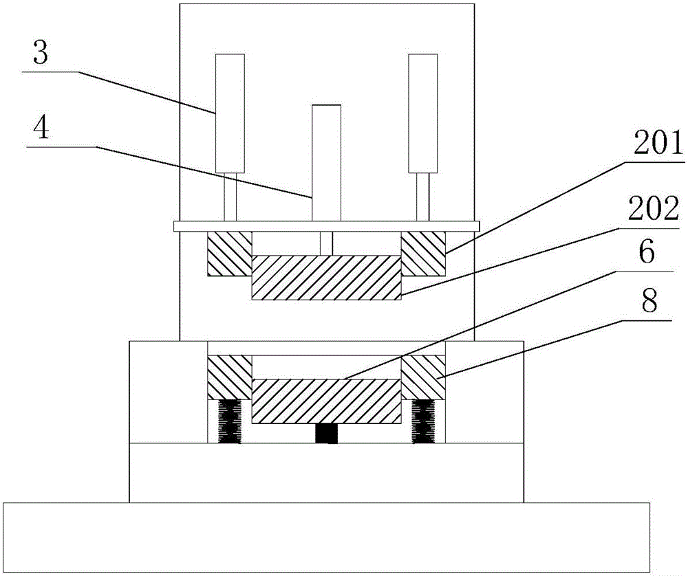 Automatic folding and forming device for opened carton