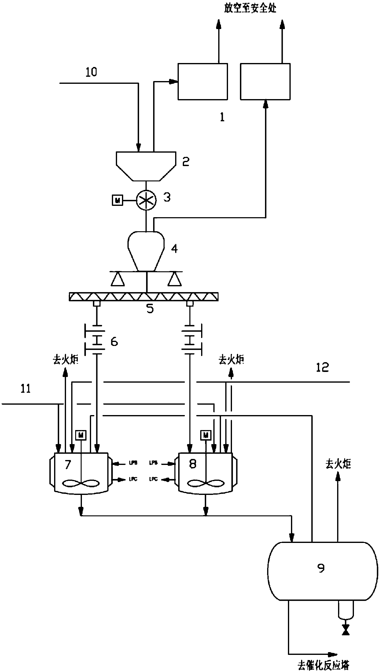 Adipic acid monoesterification production device capable of realizing continuous feeding and application thereof