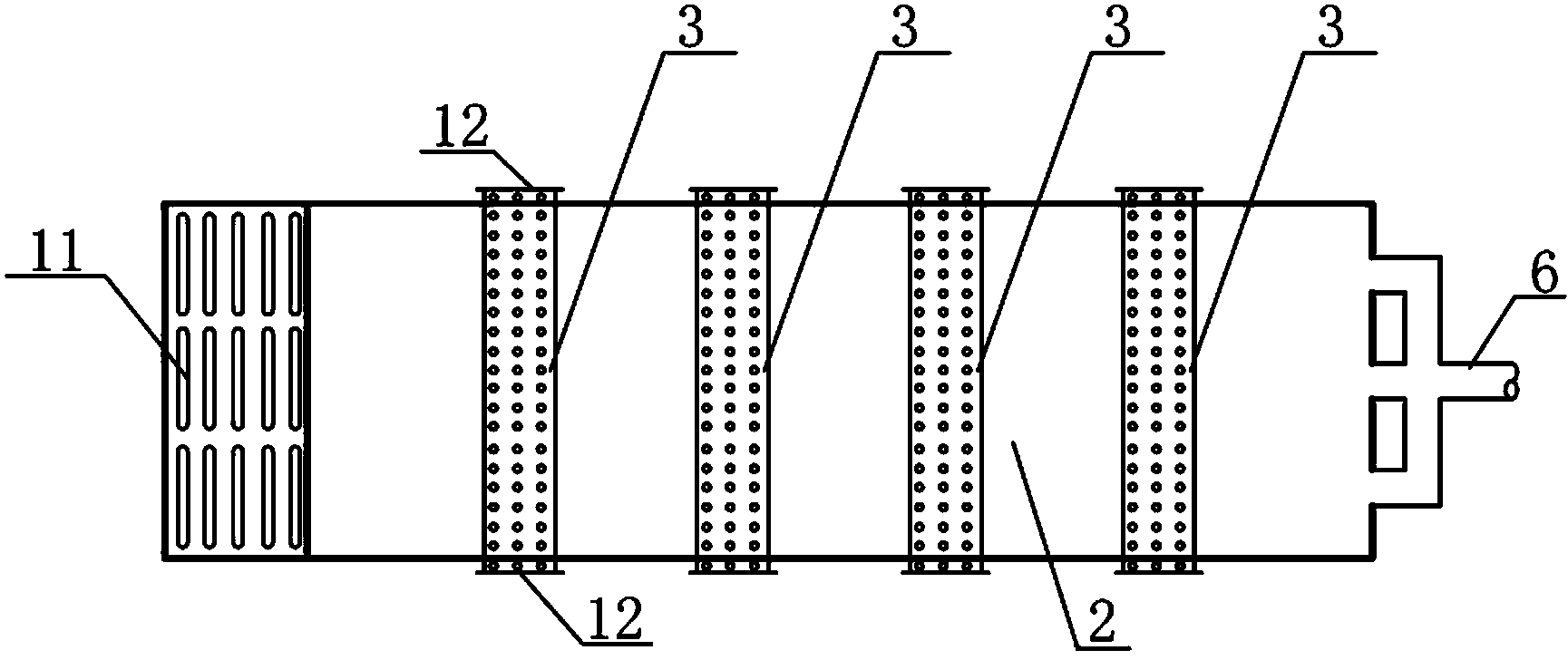 Overland runoff rainwater storing and purifying integrated device with flooded culvert pipes and overland runoff rainwater storing and purifying method