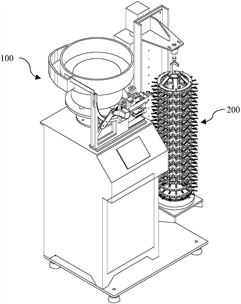 Automatic zipper head hanging device