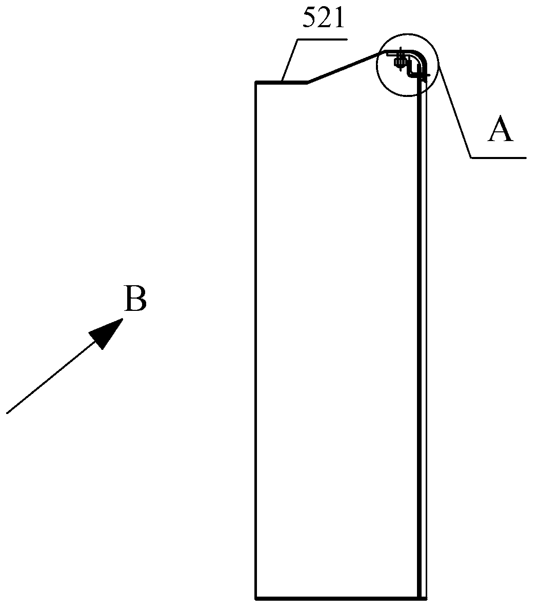 Device reducing radiation leakage during screening machine luggage passing process