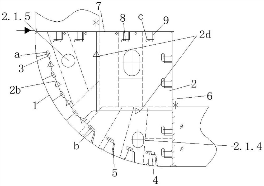 Container ship bilge-to-circle segmented structure and segmented construction method thereof