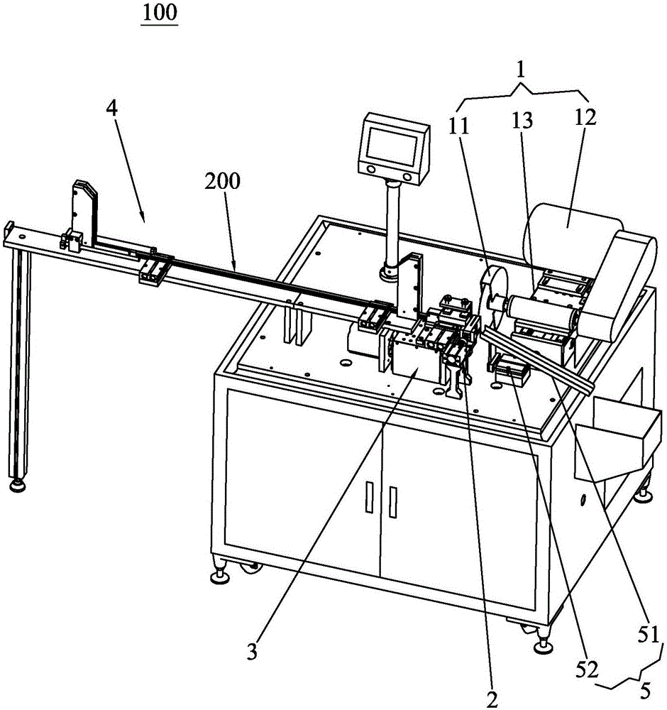 Automatic pipe feeding device and automatic pipe cutter