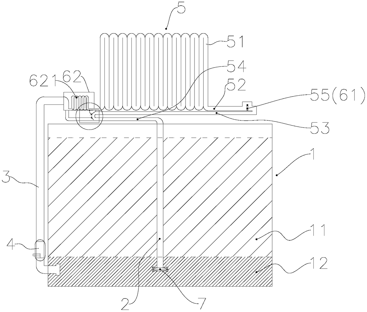 Oil storing tank capable of preventing oil sedimentation based on solar heat collection