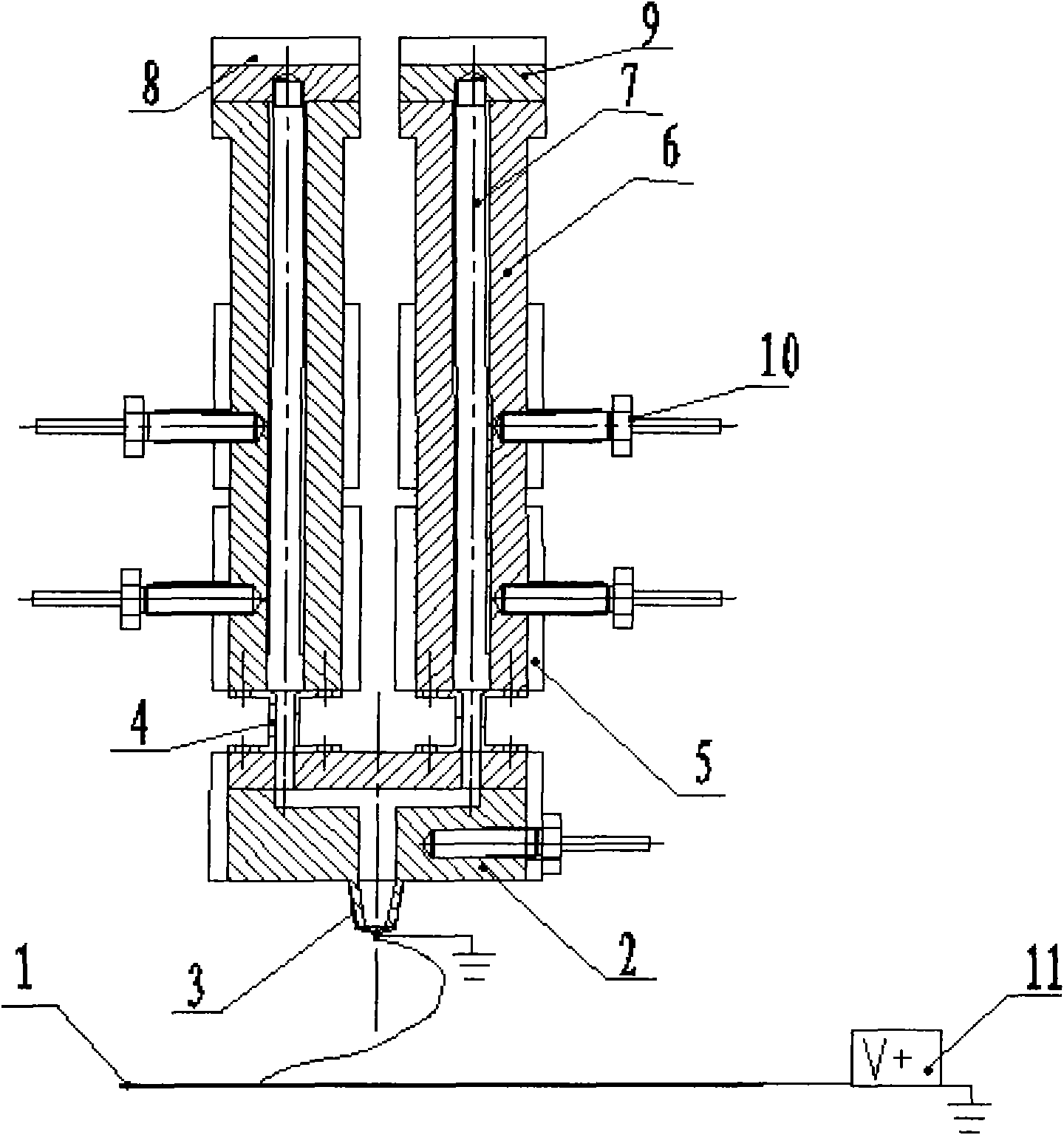 Device for producing composite fibers through melt-electrospinning