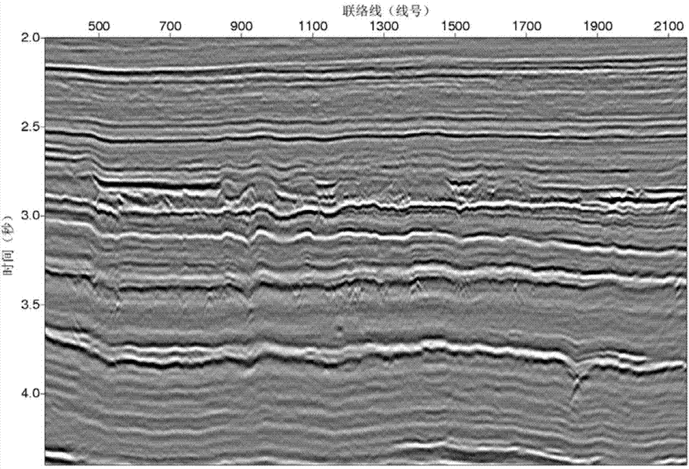 Method and device for identifying small-scale geologic body through diffraction refocusing