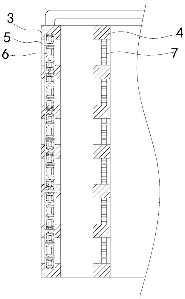 Warping machine yarn traction device