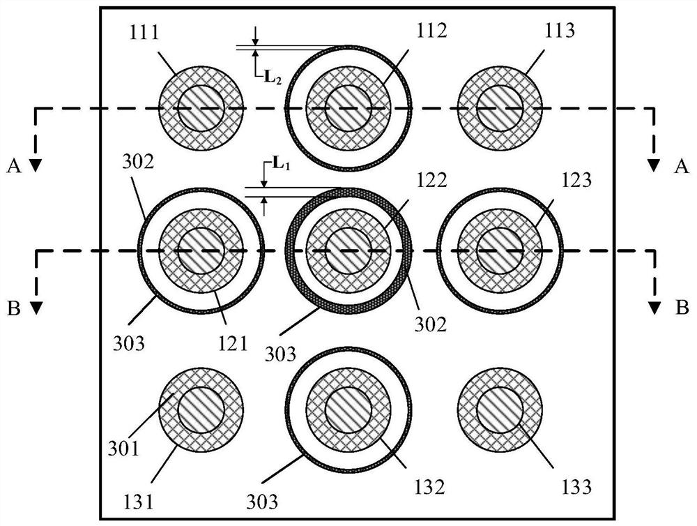 Vertical-cavity surface-emitting laser array with uniform light output power and manufacturing method thereof