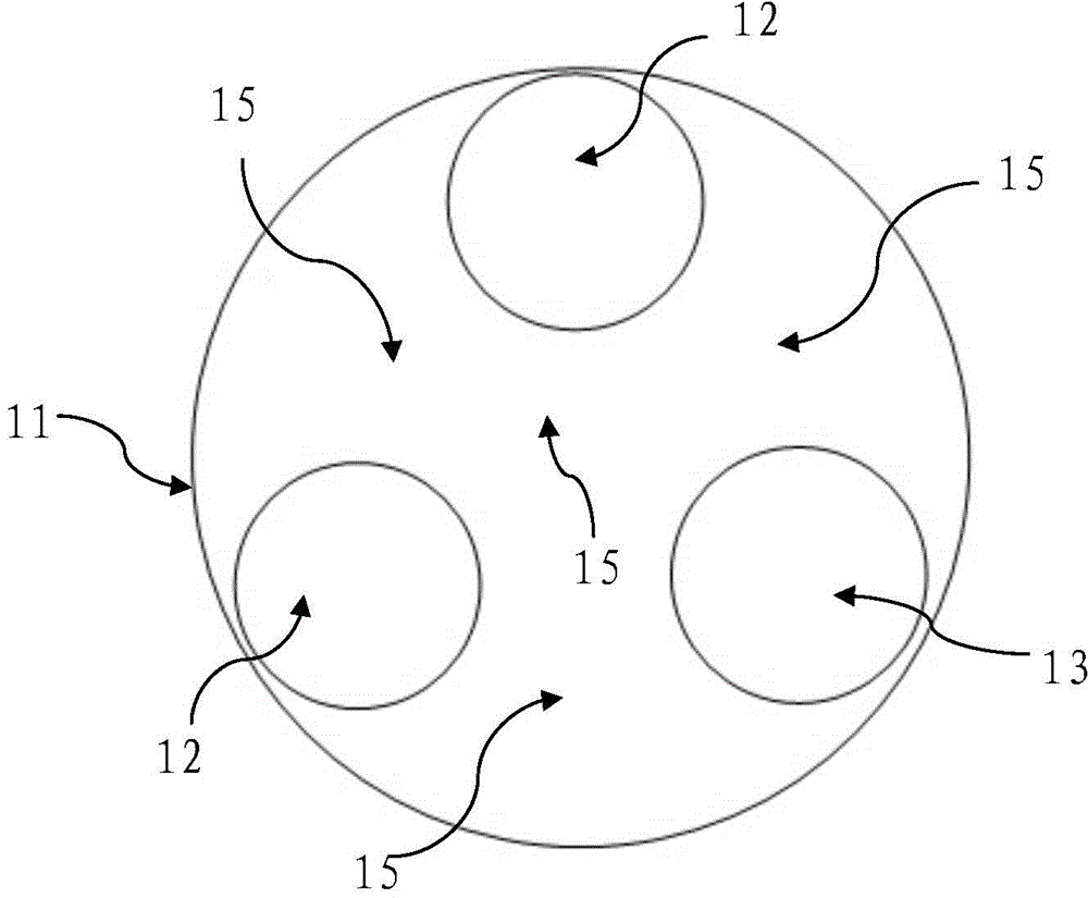 A connection device and connection method for connecting underground reservoirs in upper and lower coal seams