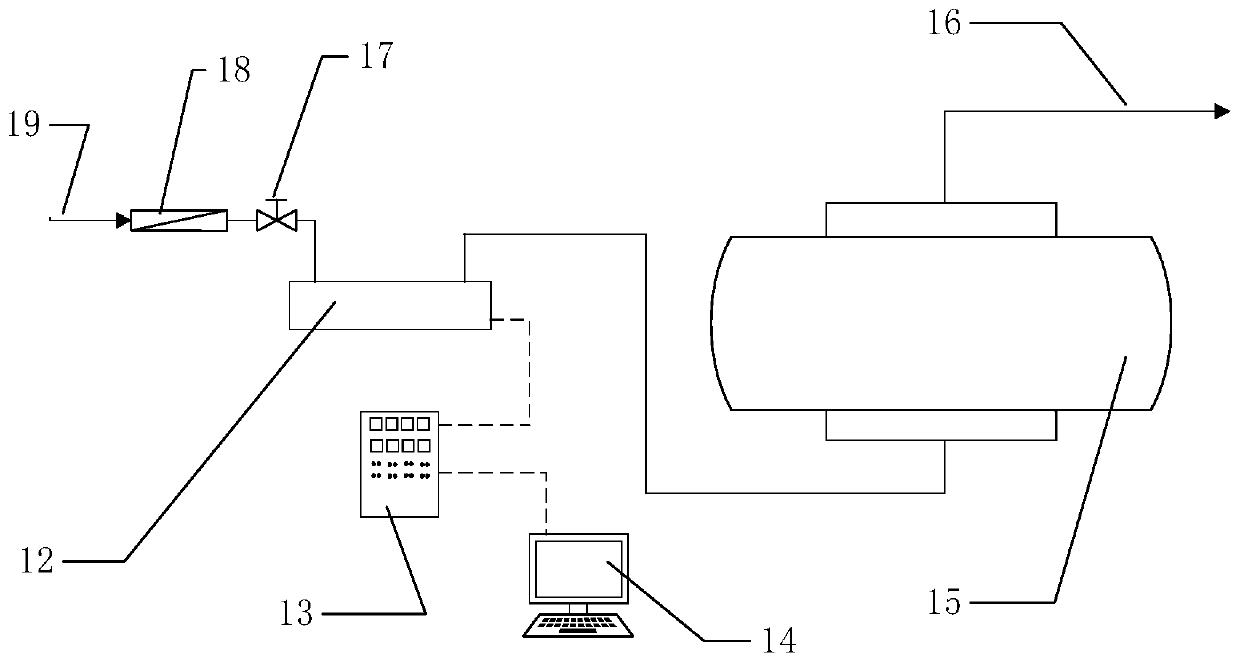 Method and device for preventing electrical desalting tank oil sludge sedimentation by means of ultrasonic waves