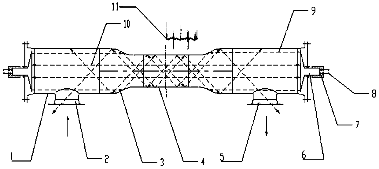 Method and device for preventing electrical desalting tank oil sludge sedimentation by means of ultrasonic waves