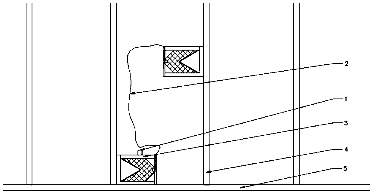 Deformable energy-collecting cutting device for fence breaking