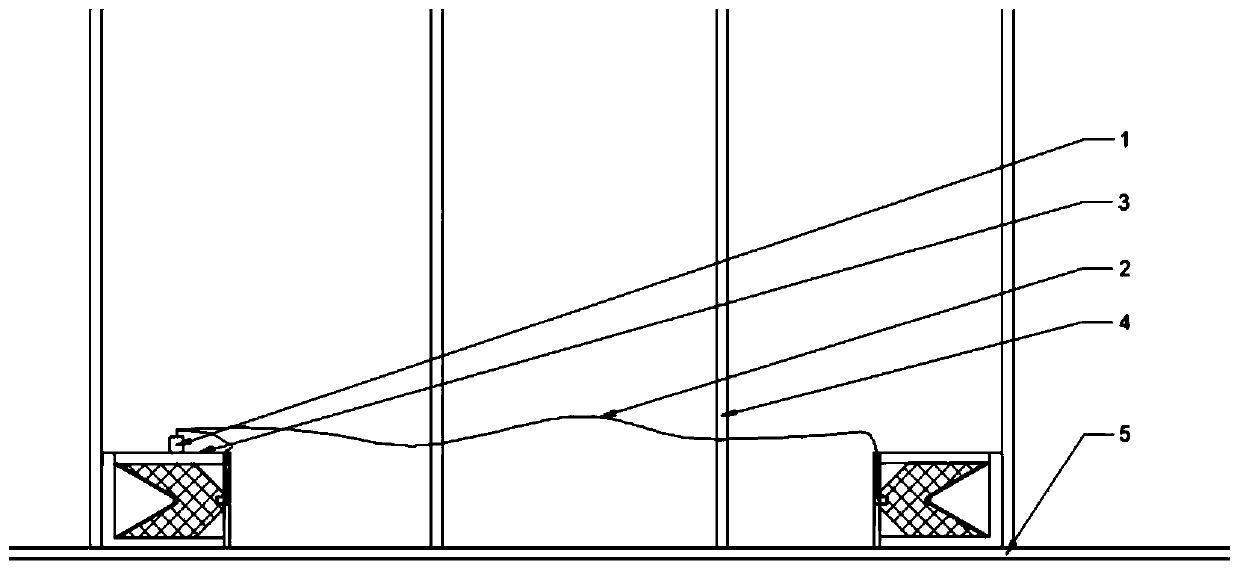 Deformable energy-collecting cutting device for fence breaking