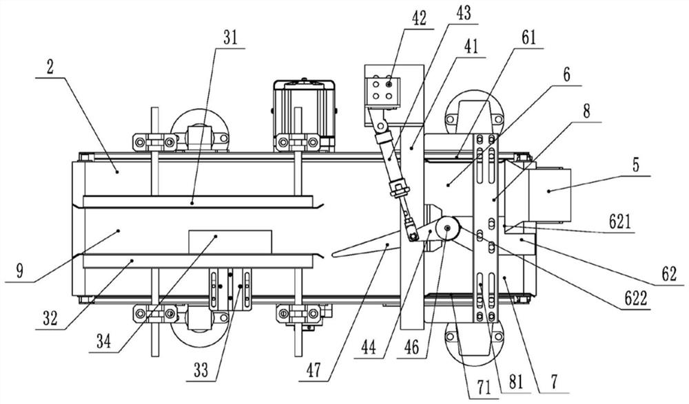 Cake separating and overturning device of cake packaging machine