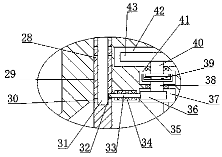 Apparatus for desalinating seawater by utilizing solar energy