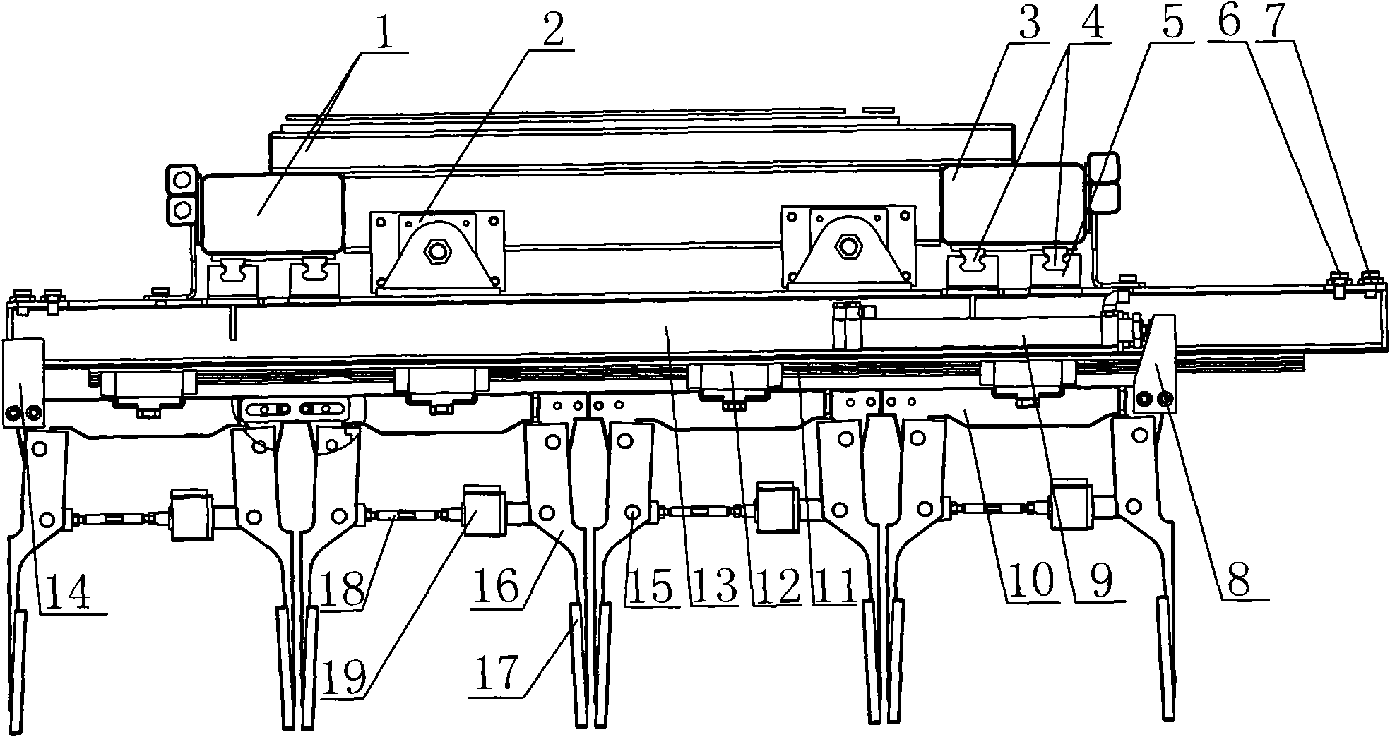 Brick grasping two-way closing device of unburned brick stacking machine