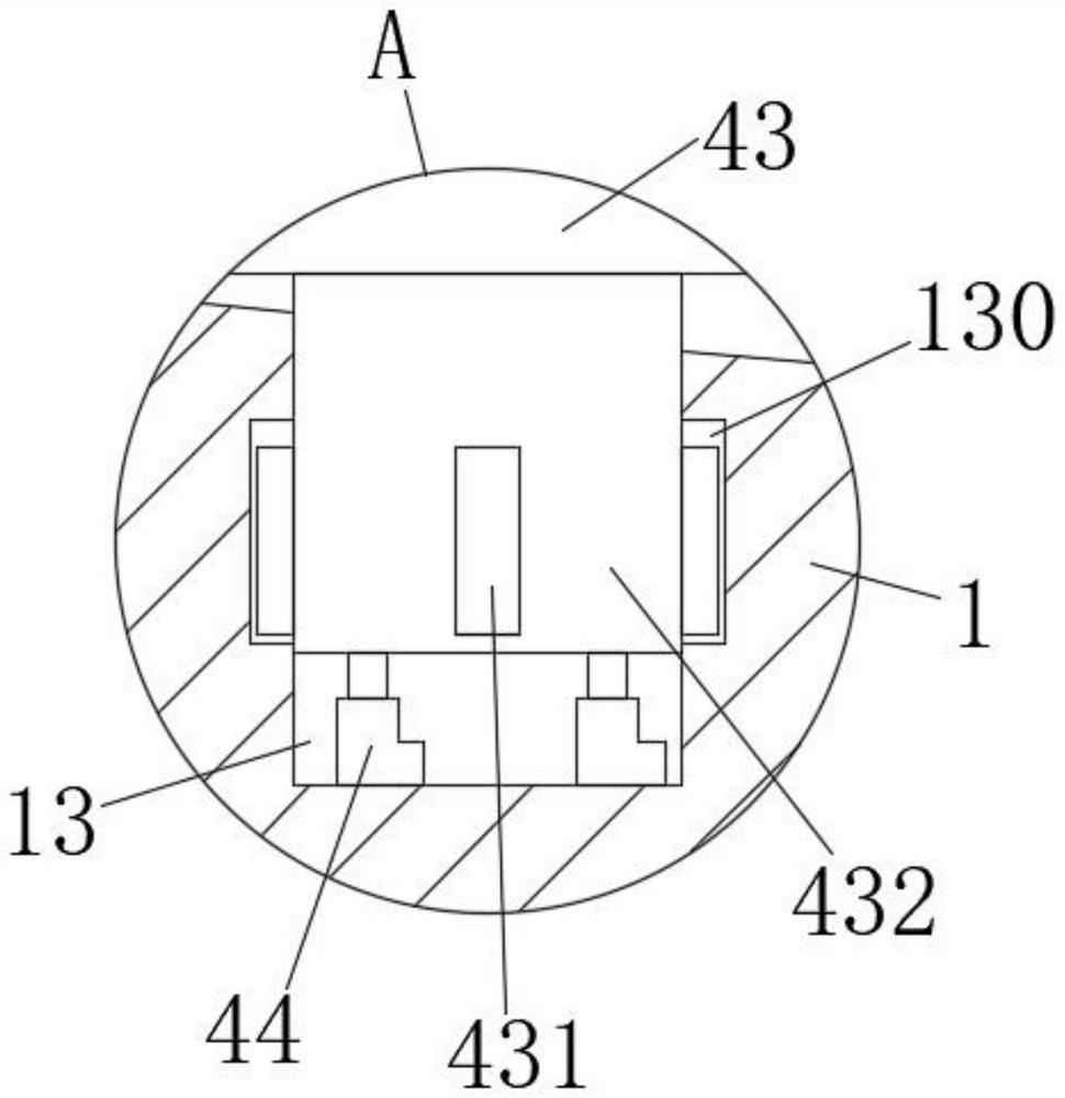 Rapid demolding and separating device for extruded product