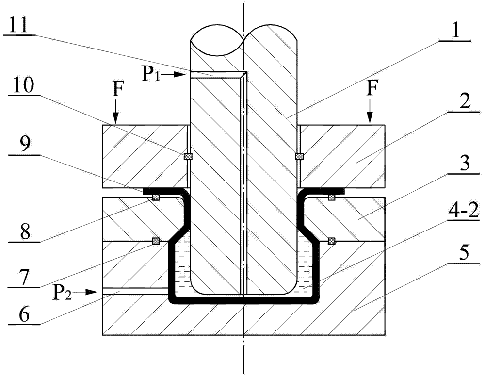 Hydraulic forming device and method of reducing cylindrical part