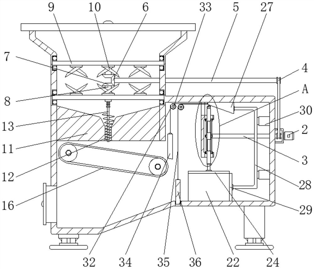 A feeding device for a straw baler and its application method