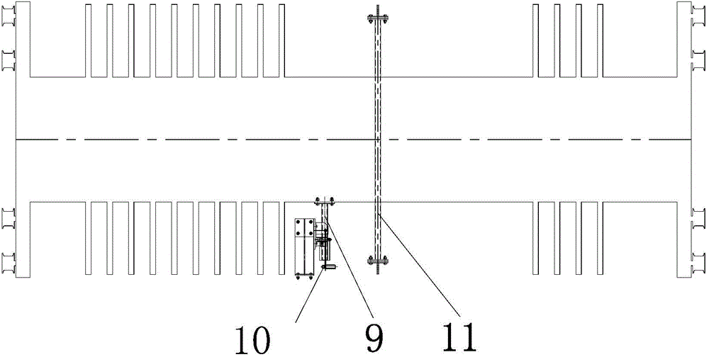 Comb tooth exchange plane moving type parking equipment with longitudinal lifter disposed in middle