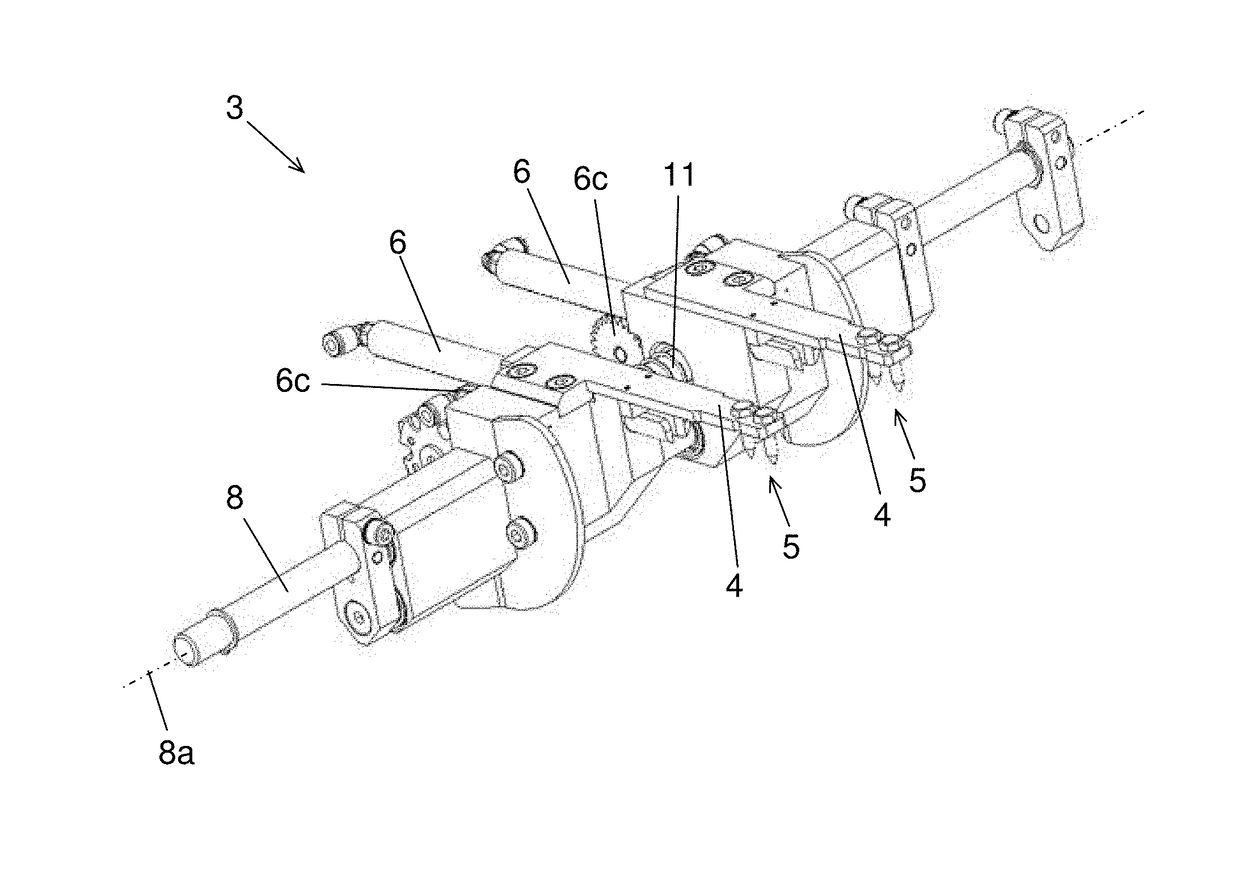 Device and method for assisting in the filling and closing operation of a package and station for filling and closing a package in a packaging machine which comprises said device