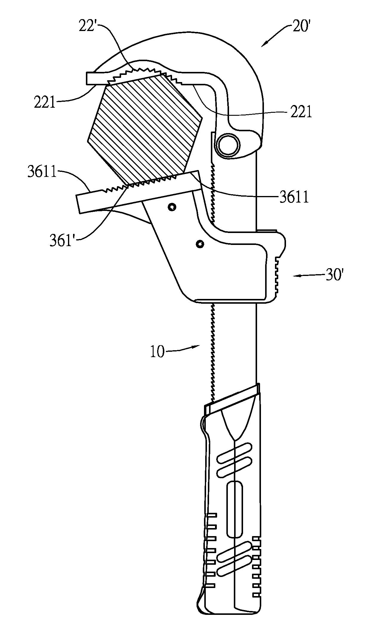 Jaw pipe wrench with resilient member