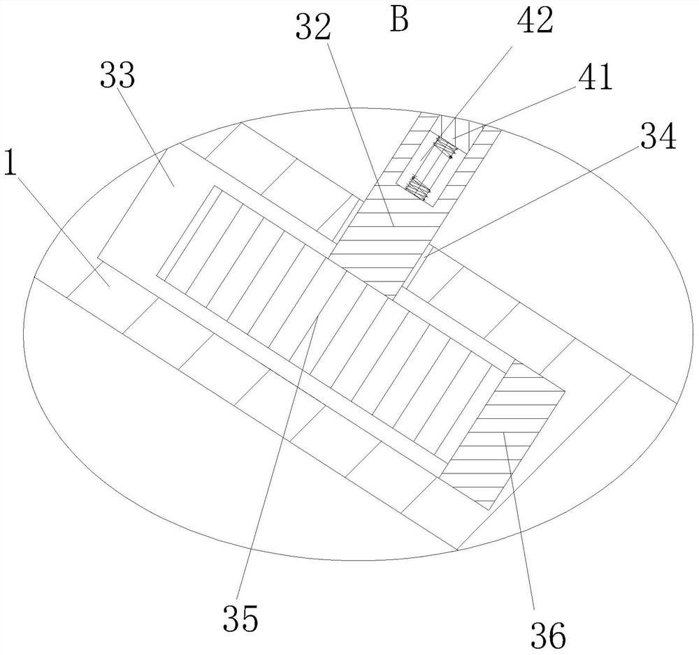 Self-leveling floor mortar and preparation method thereof