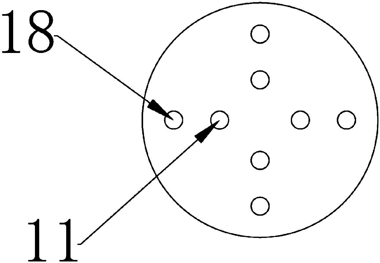 Continuous water-fertilizer-integrated solid fertilizer applying device