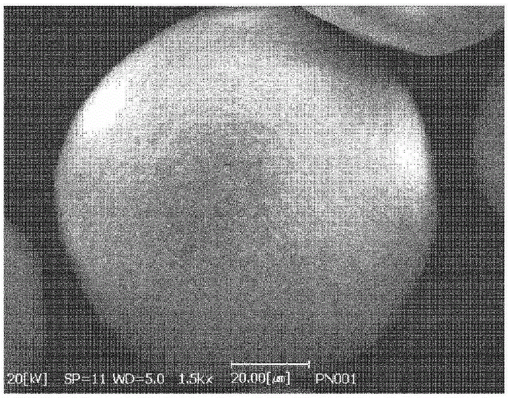 Stable triple-layer capsule using poorly water-soluble substance, manufacturing method therefor and cosmetic composition using same