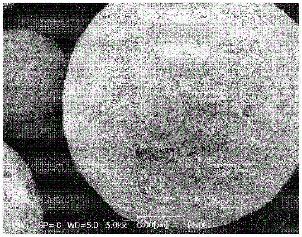 Stable triple-layer capsule using poorly water-soluble substance, manufacturing method therefor and cosmetic composition using same