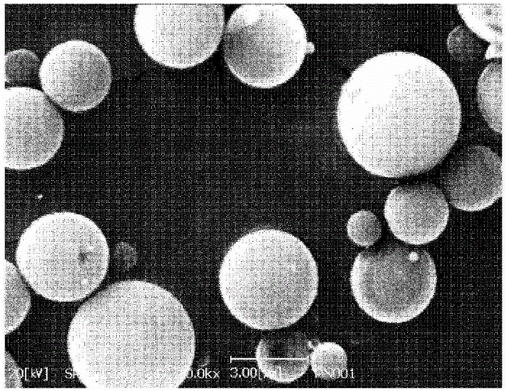 Stable triple-layer capsule using poorly water-soluble substance, manufacturing method therefor and cosmetic composition using same