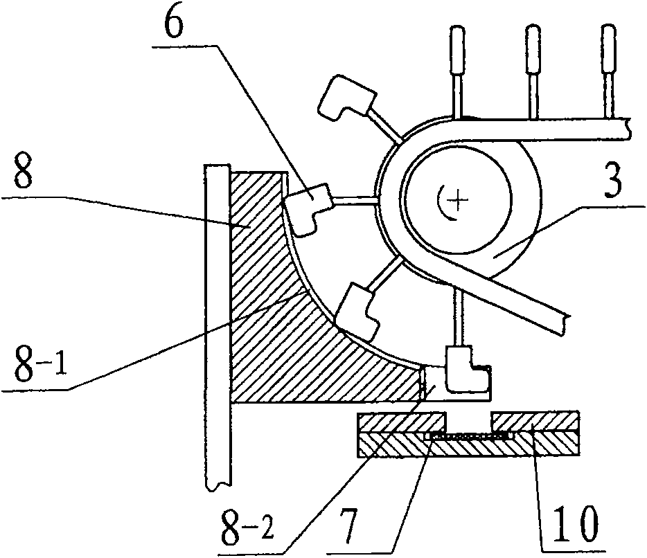 Automatic guiding conveying machine of soft banner jacket for jacket tail cutting device