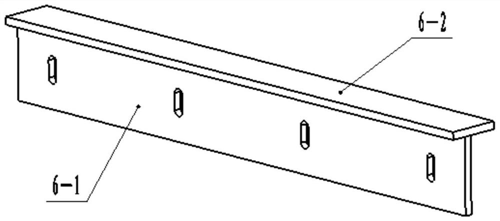 Chopping and flattening device of seed melon harvester