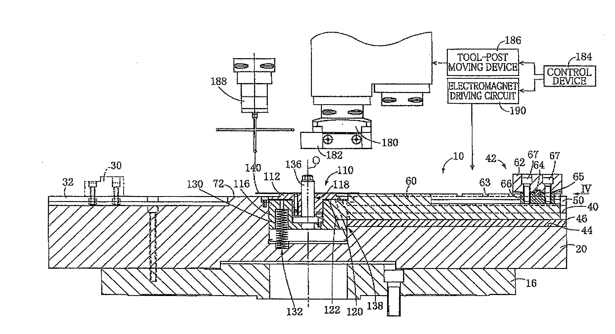 High precision chuck with centering function