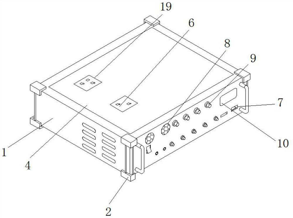 Passenger broadcast amplifier and use method thereof