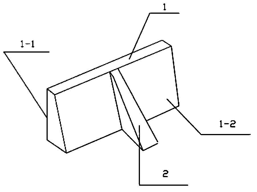 Ceramic edge strip for foamed ceramic production and preparation method thereof