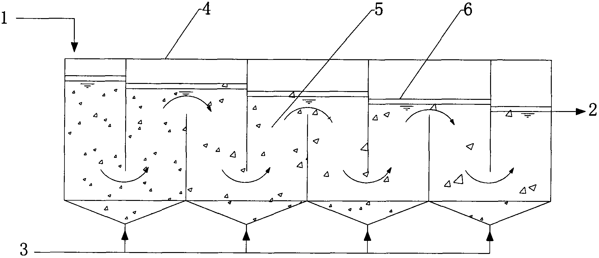 Method for treating mine acidic wastewater by means of mixed packing of organic matter and carbonatite