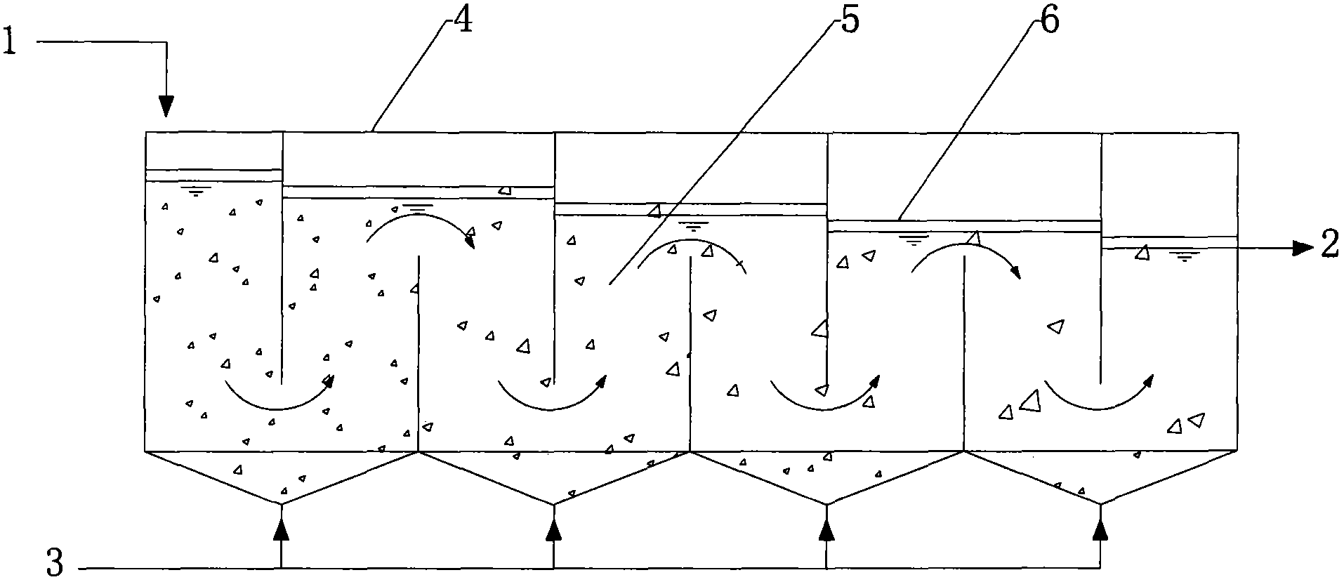 Method for treating mine acidic wastewater by means of mixed packing of organic matter and carbonatite