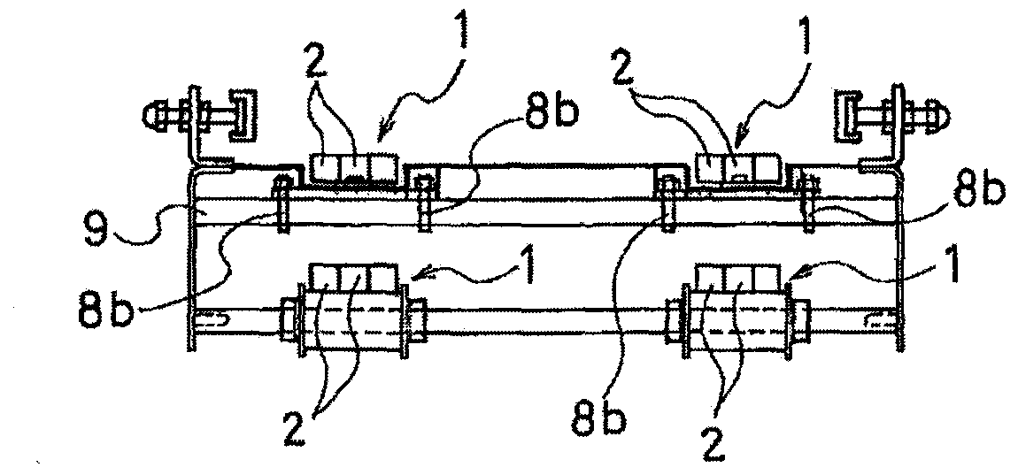 Plastic chain conveyor with magnet connecting pins