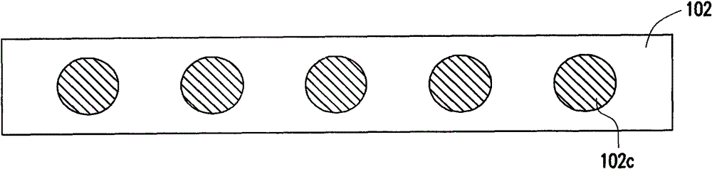 Battery provided with thermoelectric common channel with functions of temperature equalization and heat conduction, and end cover groups thereof