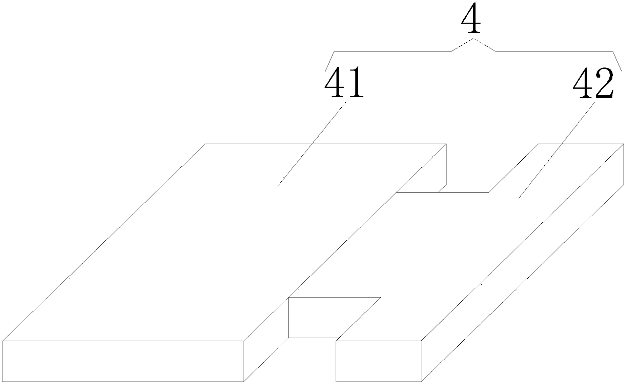 A high-efficiency steel strip unwinder with self-adjustable angle