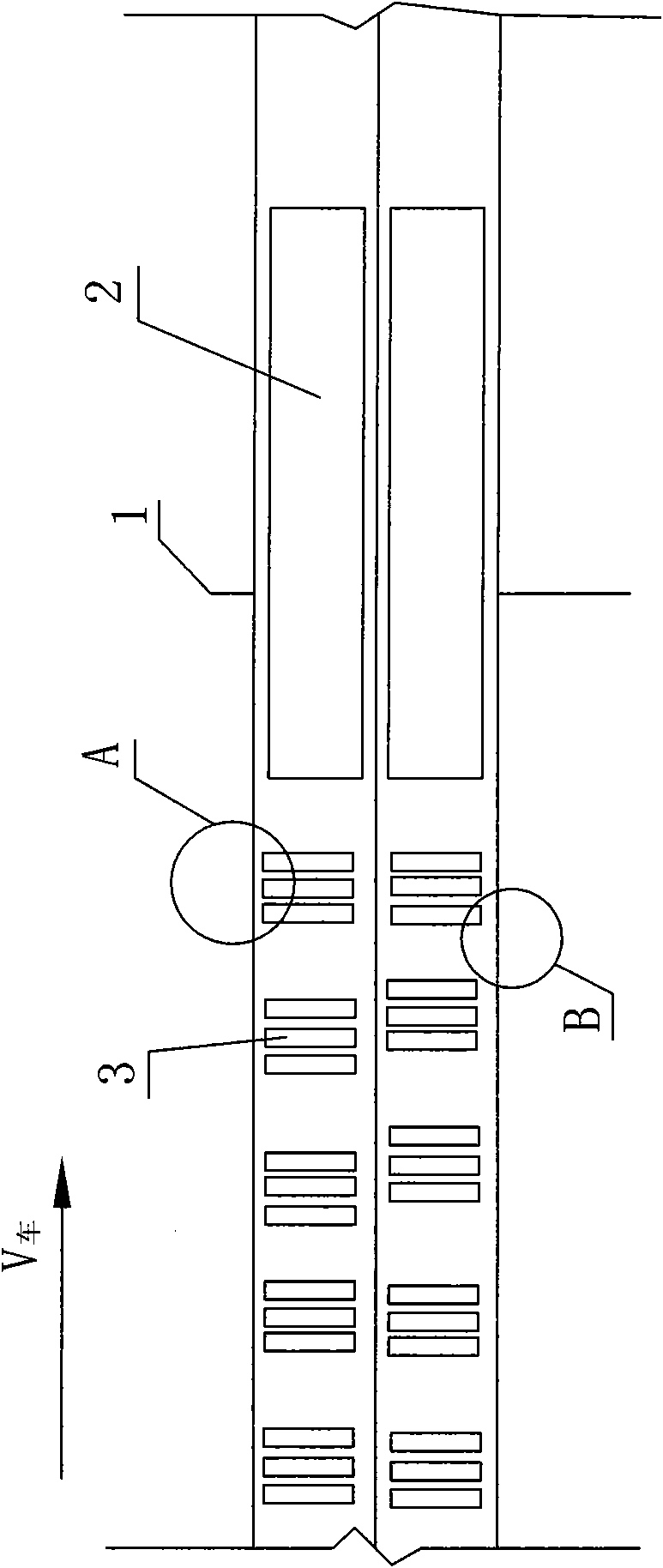 Deceleration and antiskid marked line suitable for entrance and exit sections of tunnel