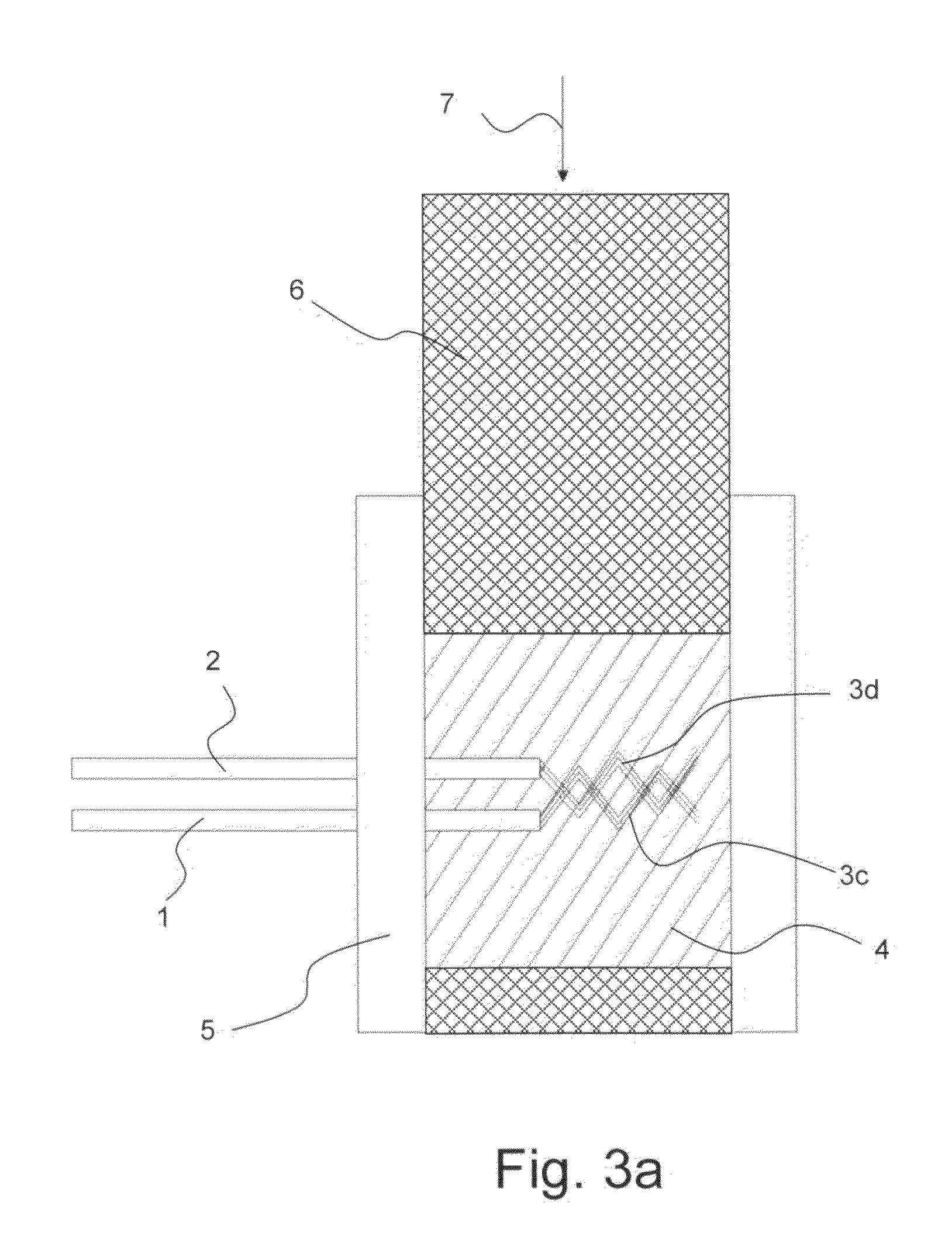 Superconducting connection between MgB2 superconducting wires via a compressed element made from HTS powder