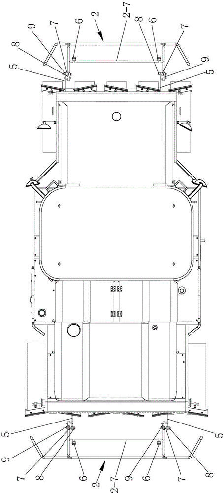 Rubber-tired road roller safety protection device for preventing people from being hit or rolled over