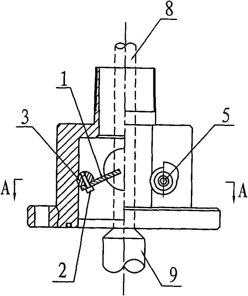 Paraffin scraping and collar detecting device of oil pumping rod