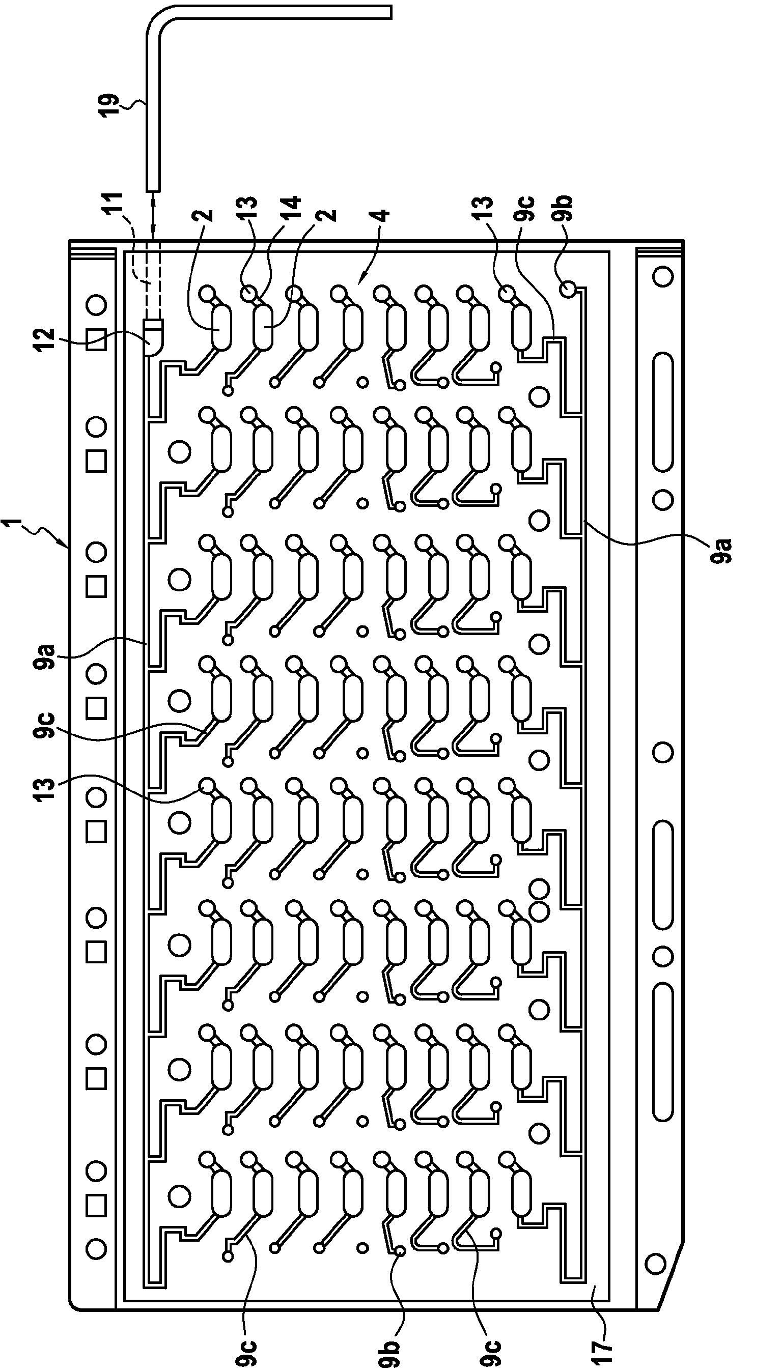 Method for isolating a sample well of a test card for analysis, and resulting test card