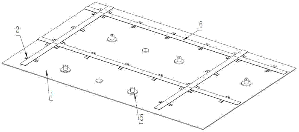 Insulation system for liquid cargo tanks of independent type b lng ships with splash screen structure