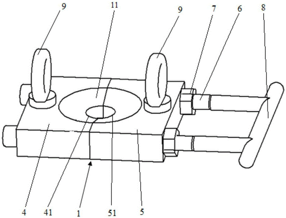 Clamping method and device for hoisting heavy cutter outside machining center magazine