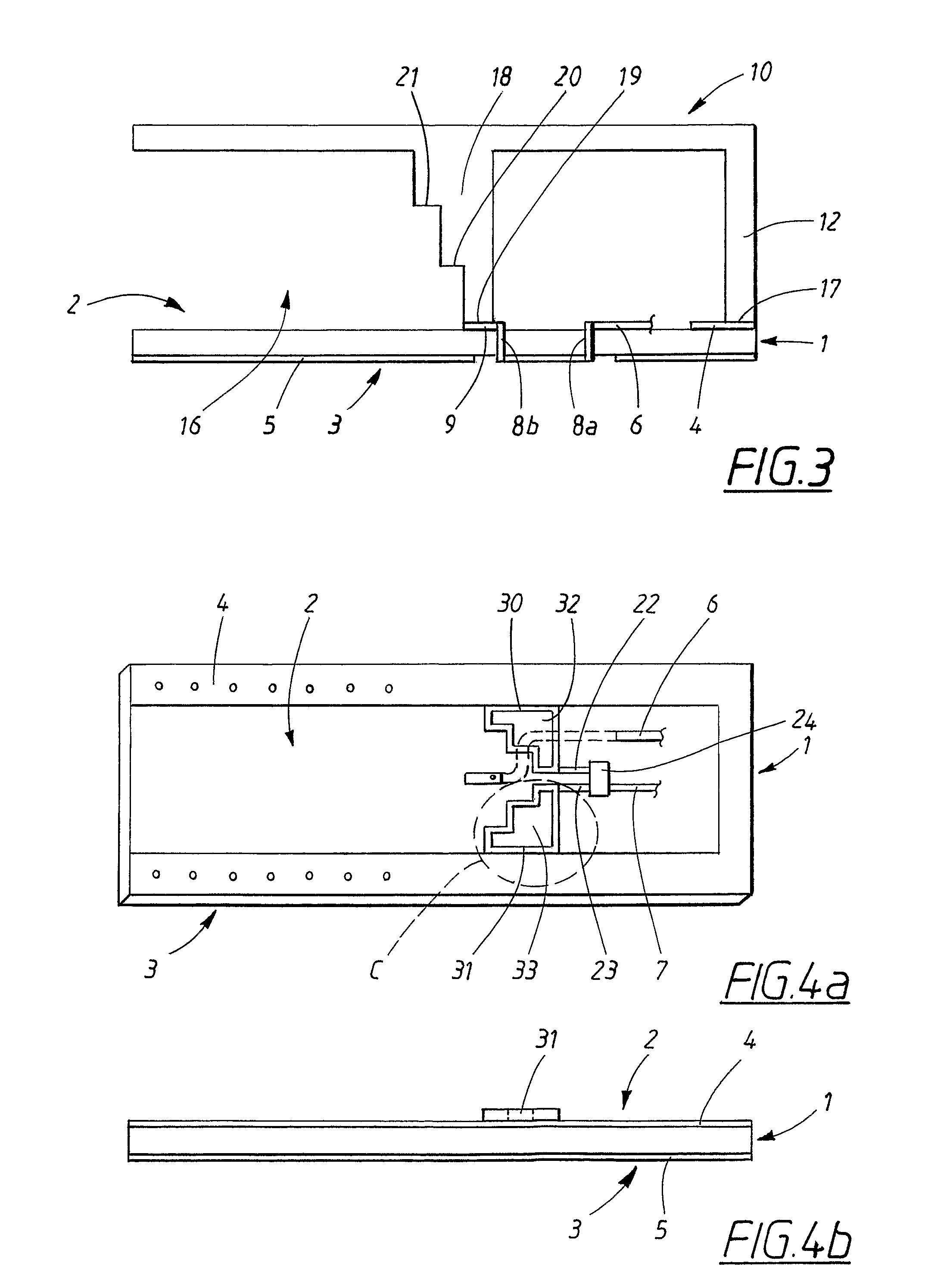 Dual polarized waveguide feed arrangement with symmetrically tapered structures